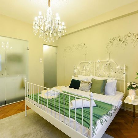 Cozy Studio Overlooking The Old Town Бухарест Экстерьер фото