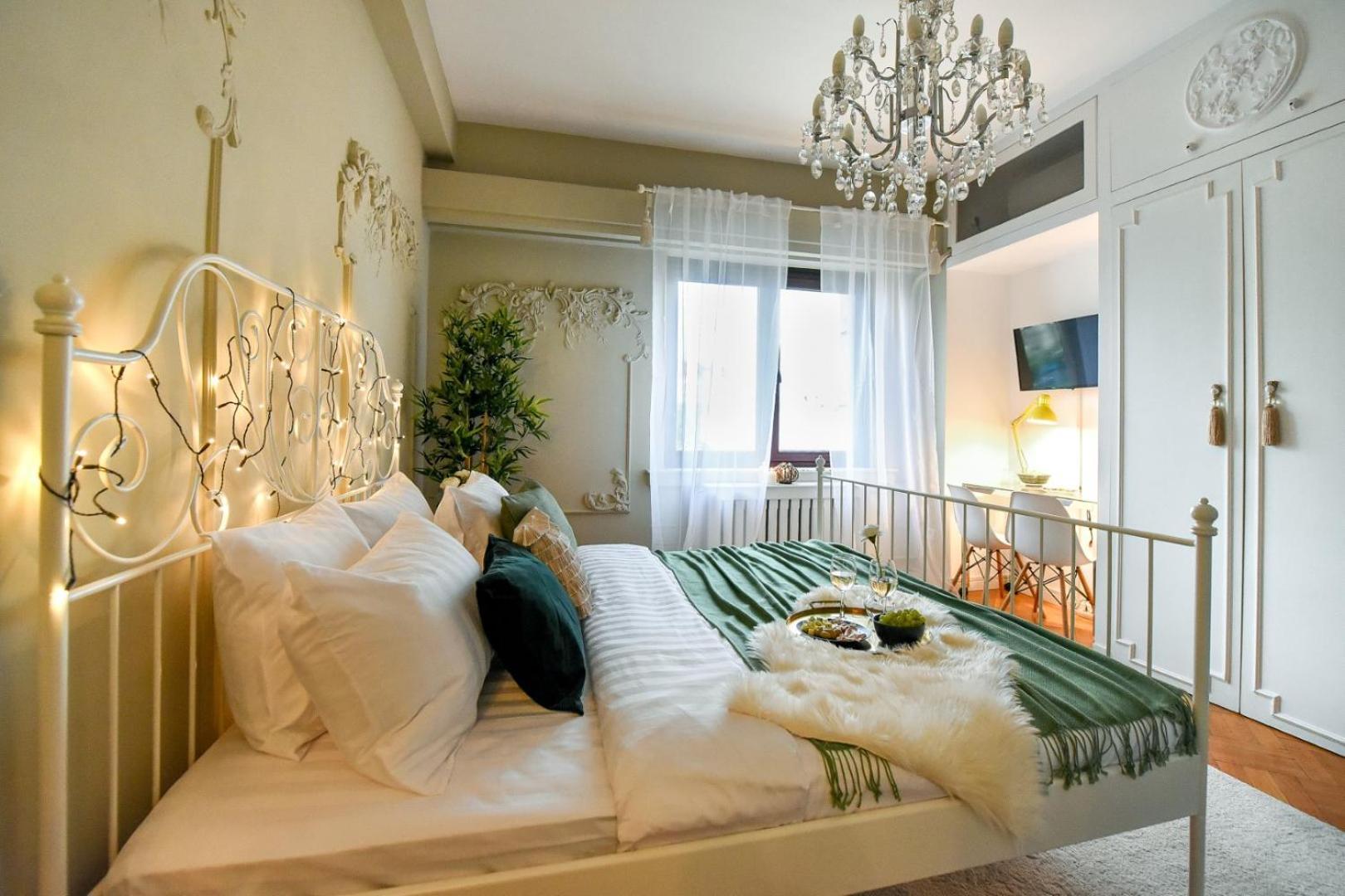 Cozy Studio Overlooking The Old Town Бухарест Экстерьер фото